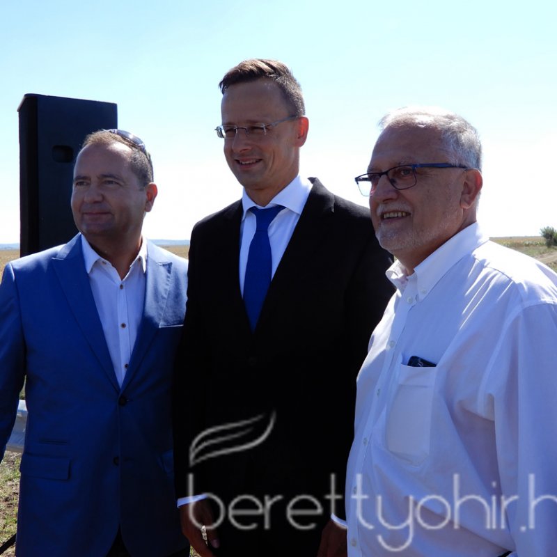 Átadták az M4-es autópálya Ártándig tartó szakaszát31